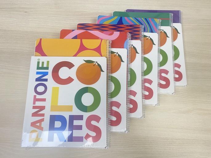 CREA AMB PANTONE + LIBRETA | 9782112202268 | Galatea Llibres | Llibreria online de Reus, Tarragona | Comprar llibres en català i castellà online
