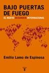 BAJO PUERTAS DE FUEGO | 9788430605514 | LAMO DE ESPINOSA, EMILIO | Galatea Llibres | Llibreria online de Reus, Tarragona | Comprar llibres en català i castellà online