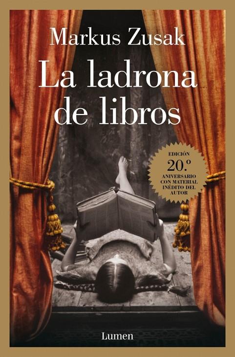 LA LADRONA DE LIBROS (EDICIÓN 20.º ANIVERSARIO) | 9788426432698 | ZUSAK, MARKUS | Galatea Llibres | Llibreria online de Reus, Tarragona | Comprar llibres en català i castellà online