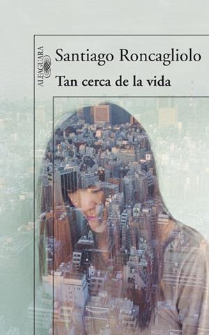 TAN CERCA DE LA VIDA | 9788420406336 | RONCAGLIOLO, SANTIAGO | Galatea Llibres | Llibreria online de Reus, Tarragona | Comprar llibres en català i castellà online