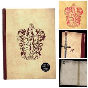 LIBRETA CON LUZ GRYFFINDOR HARRY POTTER | 8436535274678 | Galatea Llibres | Librería online de Reus, Tarragona | Comprar libros en catalán y castellano online