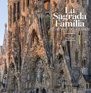 LA SAGRADA FAMÍLIA. CATHEDRALE DE LA LUMIÈRE | 9788410127333 | CURTI, CHIARA | Galatea Llibres | Llibreria online de Reus, Tarragona | Comprar llibres en català i castellà online